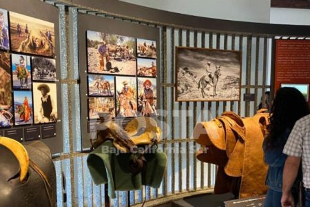 Exhibición Aloha Vaqueros