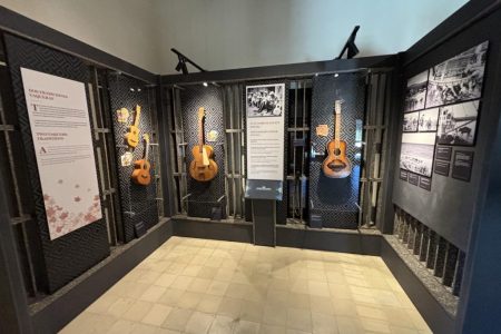 Exhibición Aloha Vaqueros